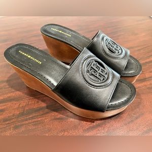 Tommy Hilfiger Wedge Sandals 2.5 inch high, Black, Size 9 US